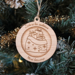 Boule de Noël personnalisé en bois "Cadeaux"